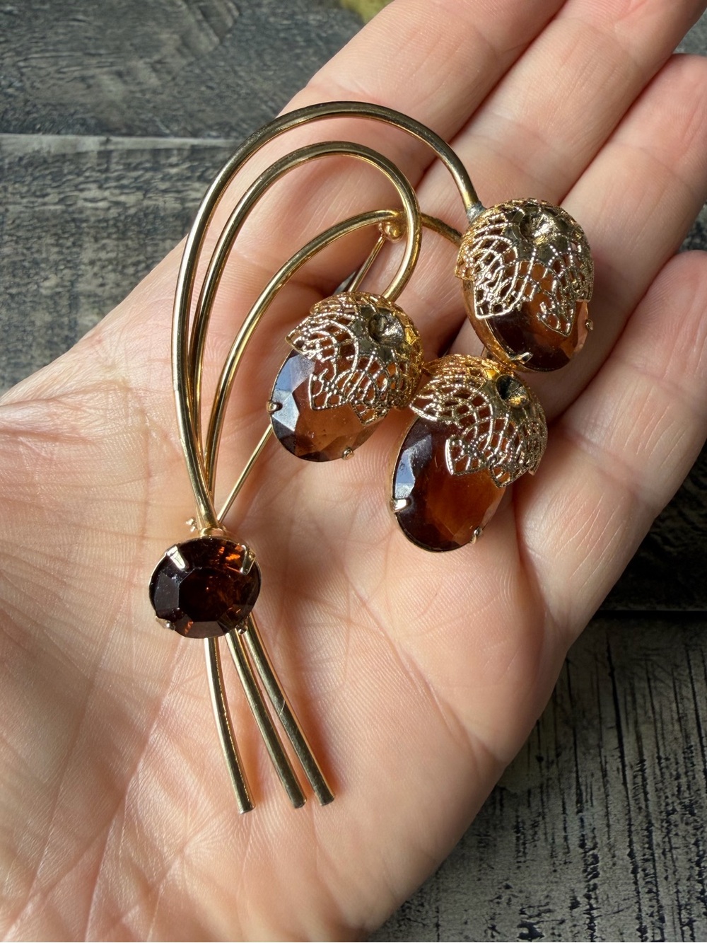 Sarah Coventry "Touch of Elegance" Acorn Brooch - Picture 4 of 4